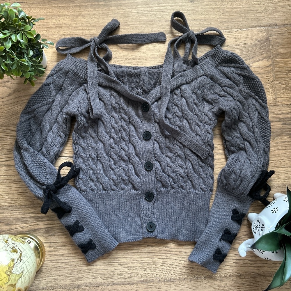 ROMWE Off-the-Shoulder Gray and Black Sweater